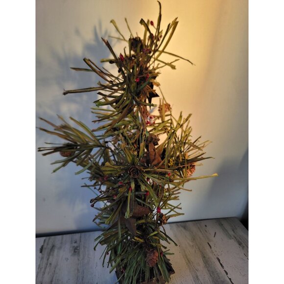 Unique rustic star tree cranberry Xmas home decor tabletop figure - Picture 10 of 10